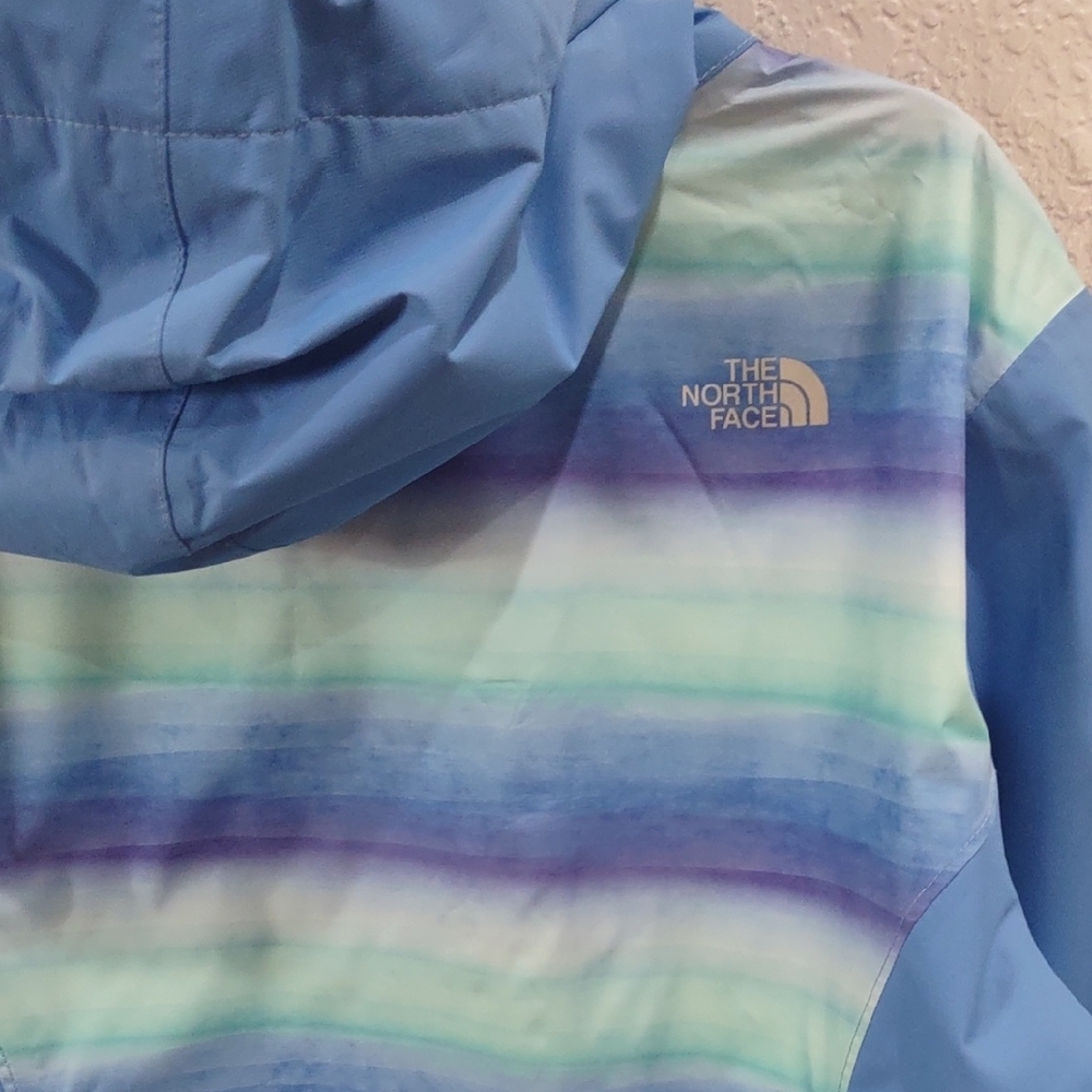 THE NORTH FACE Blue and Green Hooded Jacket - Picture 7 of 16